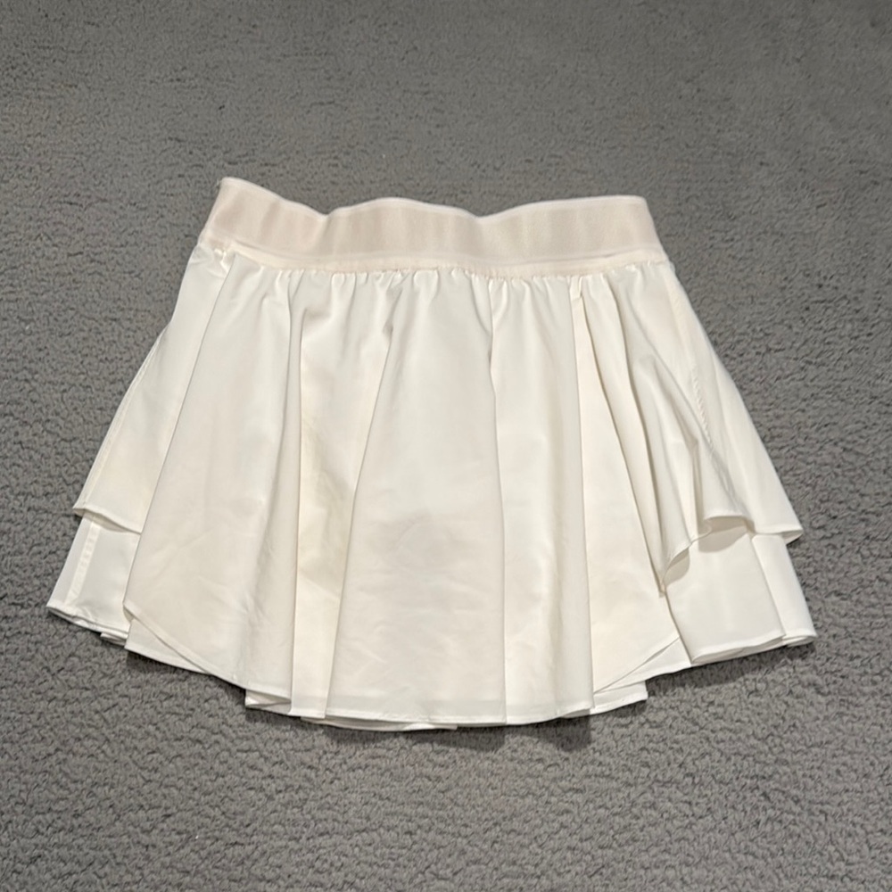 Lululemon Court Rival High Rise Skirt size 10
White Elegant White Women's Skirt